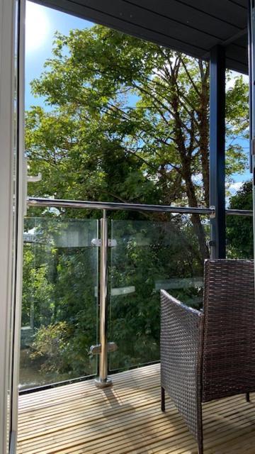 Modern Central Flat With Balcony & Free Parking On-Site Bournemouth Exterior photo